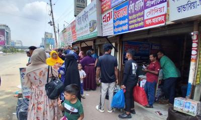 ঈদের দ্বিতীয় দিনেও ঢাকা ছাড়ছেন অনেক মানুষ