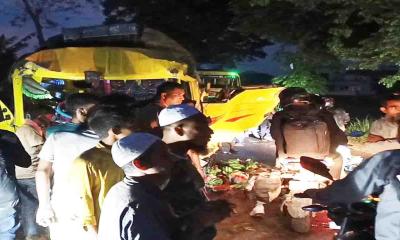 ঢাকা-বরিশাল মহাসড়কে বাস ও ট্রাকের সংঘর্ষে আহত ১৫