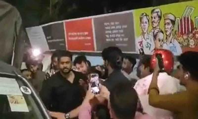 কেন্দ্রীয় শহীদ মিনারে এলোপাতাড়ি গুলি ও ছুরিকাঘাত