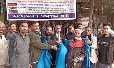 ‘আমারা’ সংগঠনের উদ্যোগে শীতার্ত প্রবীন নারী-পুরুষের মাঝে কম্বল বিতরণ