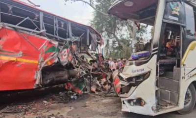 মাদারীপুরে দুই বাসের মুখোমুখি সংঘর্ষে নিহত ২,আহত ১০