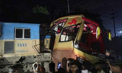 কুমিল্লার পদুয়ার বাজারে ট্রেন-বাস সংঘর্ষে নিহত ১২