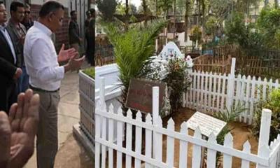 দিনাজপুরে নানা-নানীর কবর জিয়ারত করলেন প্রধানমন্ত্রী