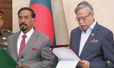 নতুন স্পিকারকে শপথ পড়ালেন রাষ্ট্রপতি মো. সাহাবুদ্দিন