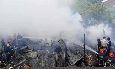 মহাখালীর সাততলা বস্তিতে আগুন, নিয়ন্ত্রণে ৫ ইউনিট