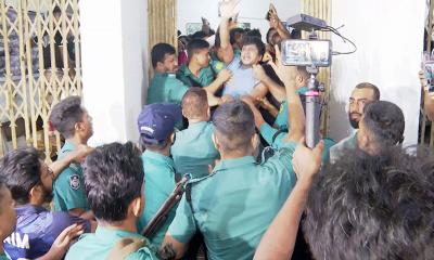 ডাকসু নির্বাচনের স্বতন্ত্র প্রার্থীর বিরুদ্ধে ছুরিকাঘাতের অভিযোগ