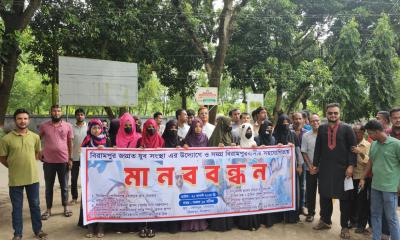 নিরাপদ সড়কের দাবিতে বিরামপুরে মানববন্ধন, ১০ দফা দাবি পেশ