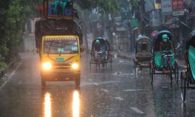 ঢাকায় আজ মেঘলা আকাশ, হতে পারে হালকা থেকে মাঝারি বৃষ্টি