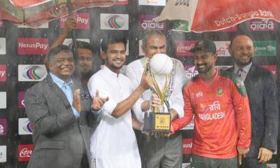 ক্রীড়া উপদেষ্টা কেন খেলোয়াড়দের সাথে কথা বলবেন না, জানালেন কারণ।