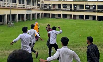রূপগঞ্জে ৪১ শিক্ষার্থীকে বেত্রাঘাত, সাংবাদিকদের ওপর হামলা