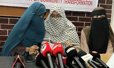 ঢাবিতে হিজাব পরা নারী শিক্ষার্থীর ছবি নিয়ে কটূক্তি, এক্টের প্রতিবাদ