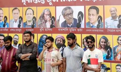 ১৫ আগস্ট পোস্ট দেওয়ায় শিল্পী-সাকিবের ছবিতে জুতা নিক্ষেপ