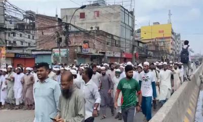 ময়মনসিংহে ডিসির সিদ্ধান্তের বিরুদ্ধে মাদরাসা শিক্ষার্থীদের বিক্ষোভ