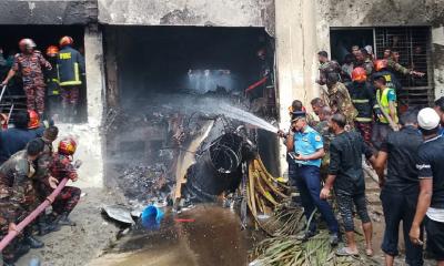 বিমান বিধ্বস্ত: নিখোঁজ শিক্ষার্থীদের সন্ধানে জরুরি যোগাযোগ নম্বর, বাড়ছে উদ্বেগ
