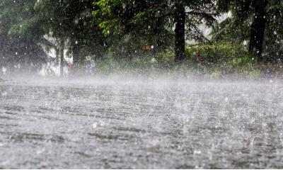 চার বিভাগে ভারি বৃষ্টি: তাপমাত্রা কমে স্বস্তি