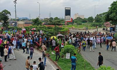 যমুনা সেতু অবরোধ: ঢাকা-উত্তরবঙ্গ যোগাযোগ বন্ধ