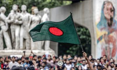 শেখ হাসিনার পতন: বিজয়োল্লাসের আড়ালে কঠিন পথচলা