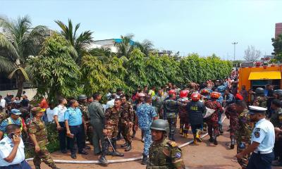 উত্তরায় বিমান বিধ্বস্ত: বার্ন ইনস্টিটিউটের সামনে স্বজনদের হাহাকার,
