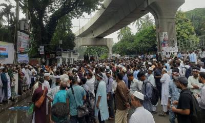 রাজধানীতে শিক্ষকদের সড়ক অবরোধ, সচিবালয় এলাকায় যানজট