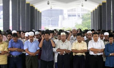 জুমার নামাজ না পড়লে জেল-জরিমানা: মালয়েশিয়ার নতুন আইন