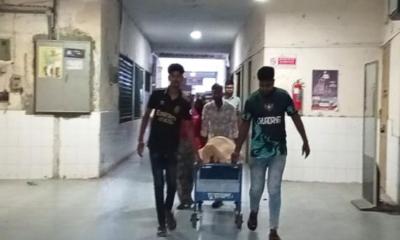 ইজিবাইকচাপায় মায়ের মৃত্যু, সড়ক দুর্ঘটনার আতঙ্ক সারাদেশে