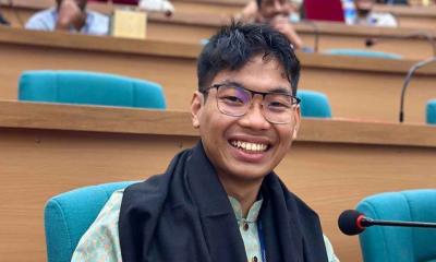 ডাকসু থেকে পদত্যাগের সিদ্ধান্ত সর্বমিত্র চাকমার
