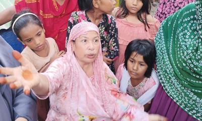 কুমিল্লায় খাটের ওপর মা-মেয়ের লাশ উদ্ধার, আটক ২