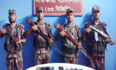 সাতক্ষীরায় ৫২টি ভারতীয় মোবাইলসহ ২৫ লাখের পণ্য জব্দ