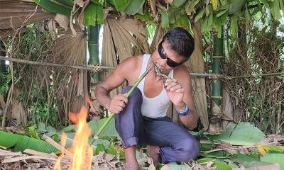 বিরামপুরে ভাইরাল ‍‍`টারজান‍‍` আসিদুল: কাঁচা সাপ-ব্যাঙ খেয়ে হইচই