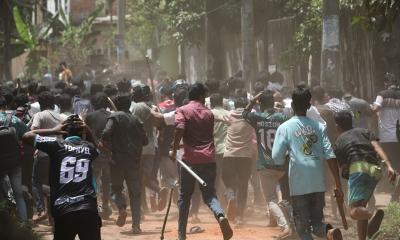 প্রশাসনের পদত্যাগসহ ৩ দফা দাবি