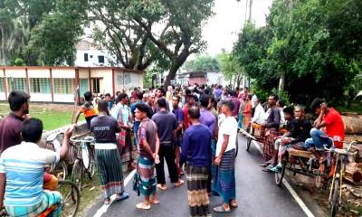 দেড় মণ ধানের মজুরিতে মিলছে এক শ্রমিক