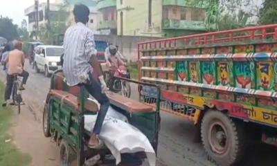 জয়পুরহাটে ট্রাকের ধাক্কায় এনজিওকর্মীর মৃ`ত্যু