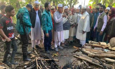 খুলনায় জামায়াত সমর্থকের বাড়িতে গভীর রাতে আগুন
