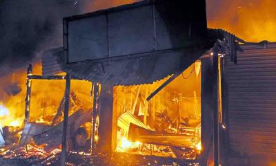 বিরলে কালিয়াগঞ্জ মার্কেটে ভয়াবহ অগ্নিকাণ্ড