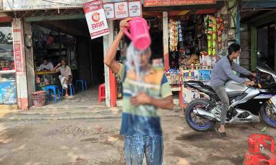 পাপমুক্ত‍‍ হতে দুধ দিয়ে গোসল করে স্বেচ্ছাসেবক দল নেতার পদত্যাগ