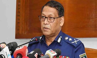 আইজিপিকে সরাতে সরকারকে লিগ্যাল নোটিশ