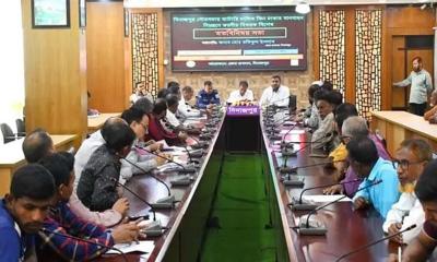 দিনাজপুর জেলা প্রশাসকের কার্যালয়ে অটোরিকশা নিয়ন্ত্রণে মতবিনিময় সভা
