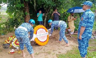 রাঙ্গামাটির উক্যছাইংয়ের সমাধিতে বিমান বাহিনীর শ্রদ্ধা
