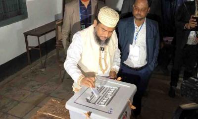 ঠাকুরগাঁওয়ে ভোট দিলেন জামায়াত নেতা দেলাওয়ার