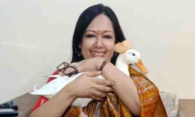 ভোটে জিতে হাঁস কোলে নিয়ে যা বললেন রুমিন ফারহানা