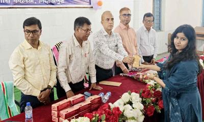 দিনাজপুরের কৃতী শিক্ষার্থীদের সংবর্ধনা মানুষের পাশে থাকার অঙ্গীকার