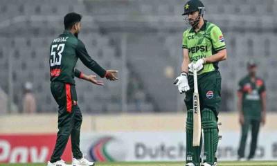 সালমান আঘার বিতর্কিত আউট নিয়ে মুখ খুললেন মিরাজ