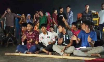 প্রবেশপত্র না পেয়ে পরীক্ষার্থীদের ঢাকা-রংপুর মহাসড়ক অবরোধ