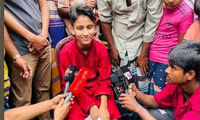 মেয়ে থেকে ছেলেতে রূপান্তরিত নূরনবীকে দেখতে ভিড়