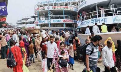 ঈদের লম্বা ছুটিতে দেশ: বাস-ট্রেন-লঞ্চে ঘরমুখো মানুষের ঢল