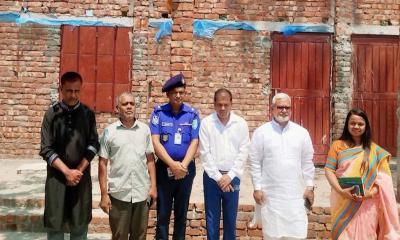 বীরগঞ্জে নতুন স্কুল পরিদর্শনে এমপি মনজুরুল ও জেলা প্রশাসক