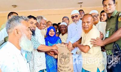 চিরিরবন্দরে ১২টি ইউনিয়নে একযোগে ভিজিএফ-এর চাল বিতরণ