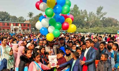দিনাজপুরে গণিত উৎসব: পাঁচ শতাধিক খুদে শিক্ষার্থীর গণিত জয়ের লড়াই
