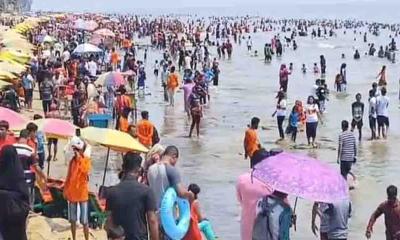 কুয়াকাটা সমুদ্র সৈকতে পর্যটকদের উপচে পড়া ভিড়