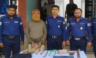বোচাগঞ্জে ৪ লাখ টাকা ও অস্ত্রসহ দুর্ধর্ষ চোর আটক